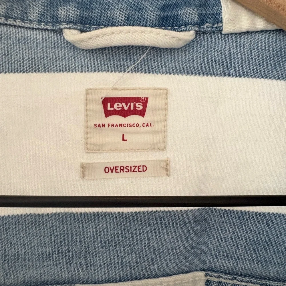 Levi's Blue and White Vertical Stripe Casual Button-Down Shirt - Picture 3 of 3